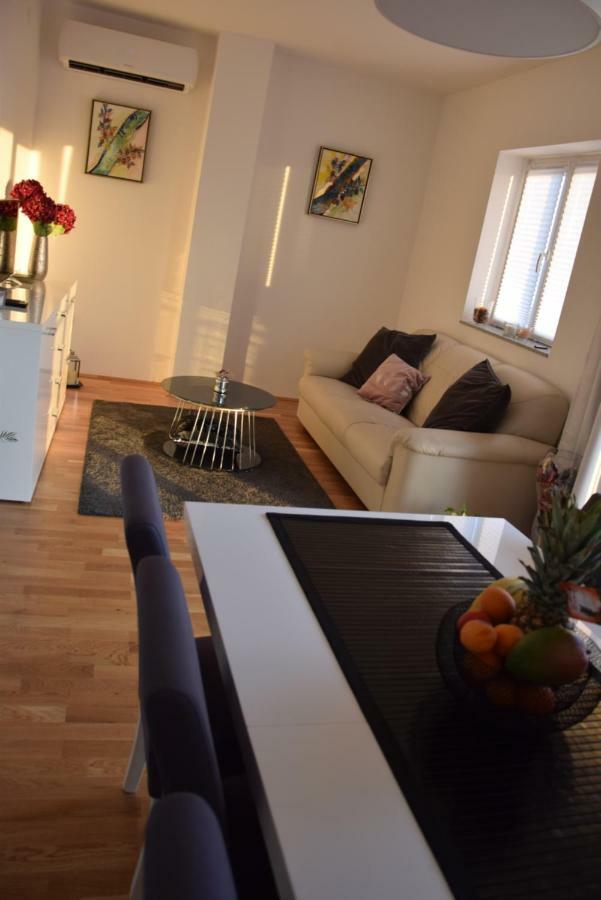 App Lu 5 Apartment Novi Vinodolski Exterior photo